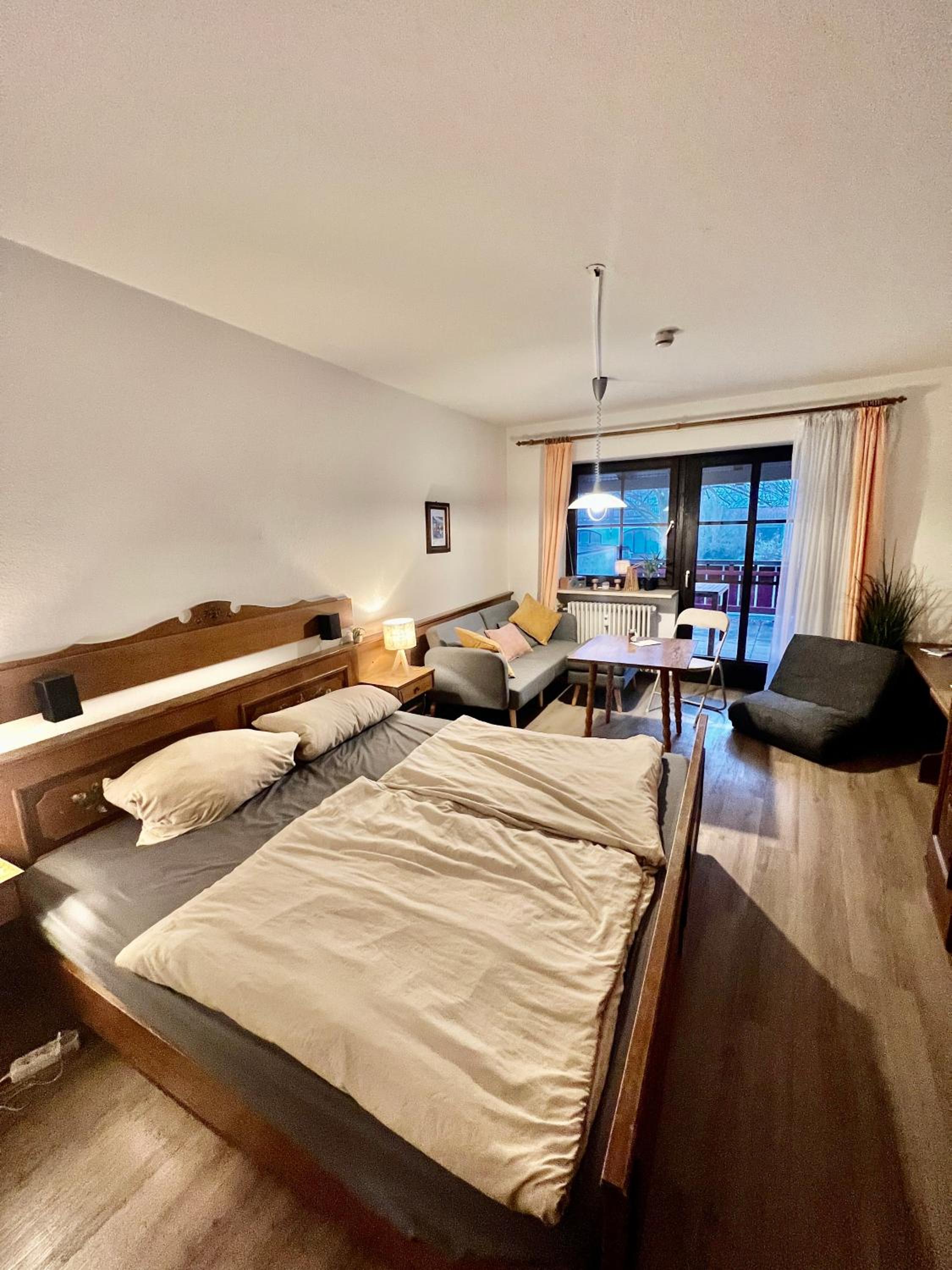 One-Bedroom Apartment photo 1