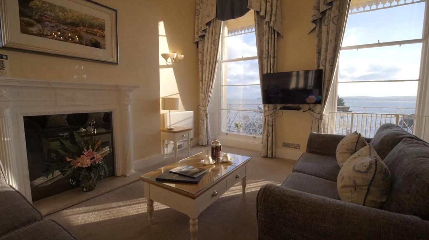 Two-Bedroom Apartment with Sea View photo 2