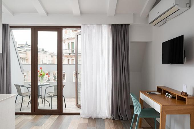 Apartment with View and Balcony - Photo 1