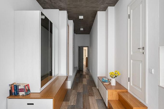 Apartment with View and Balcony - Photo 2