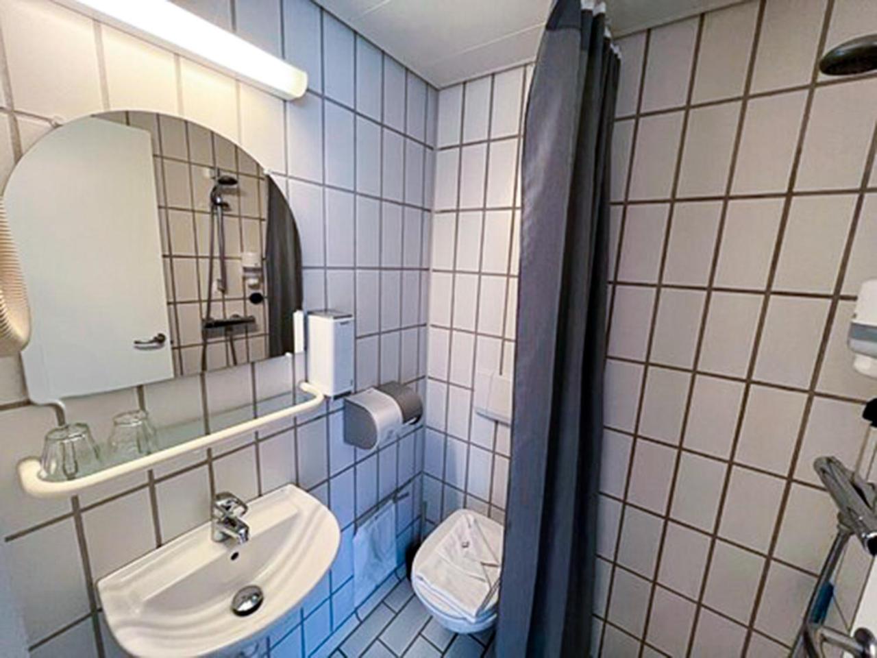 Standard Double or Twin Room - Photo 2