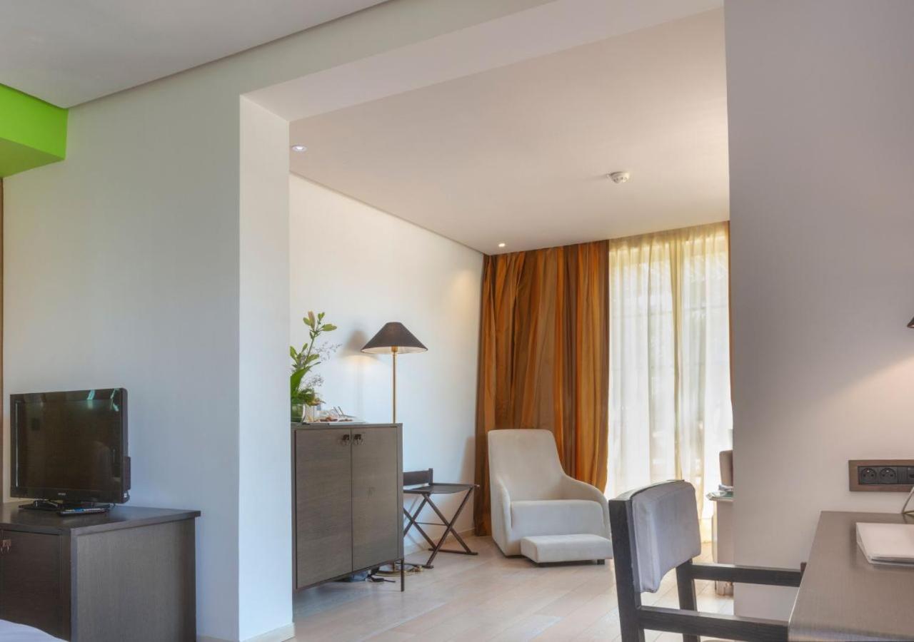 Spacious Room With Terrace photo 2