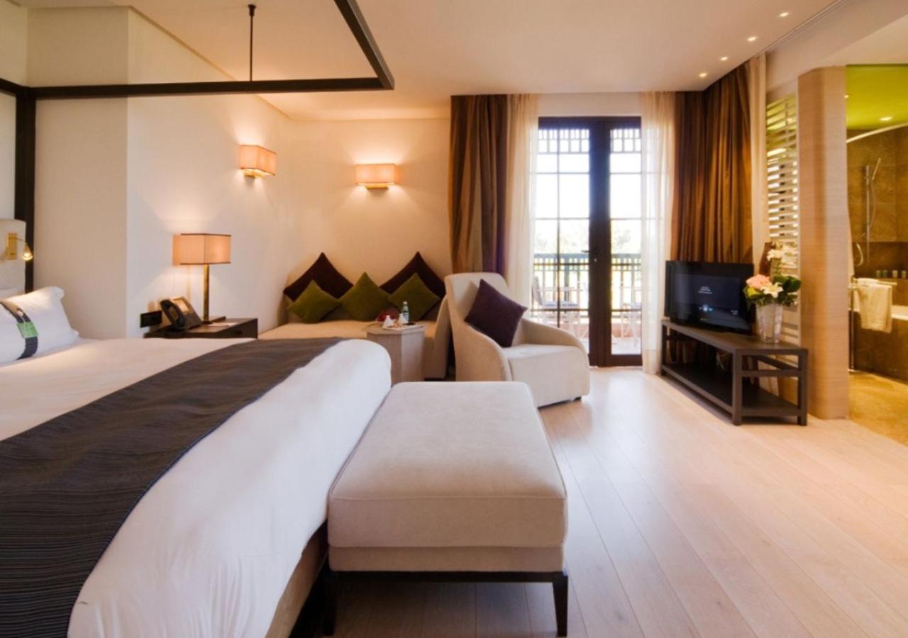 Spacious King Room photo 2