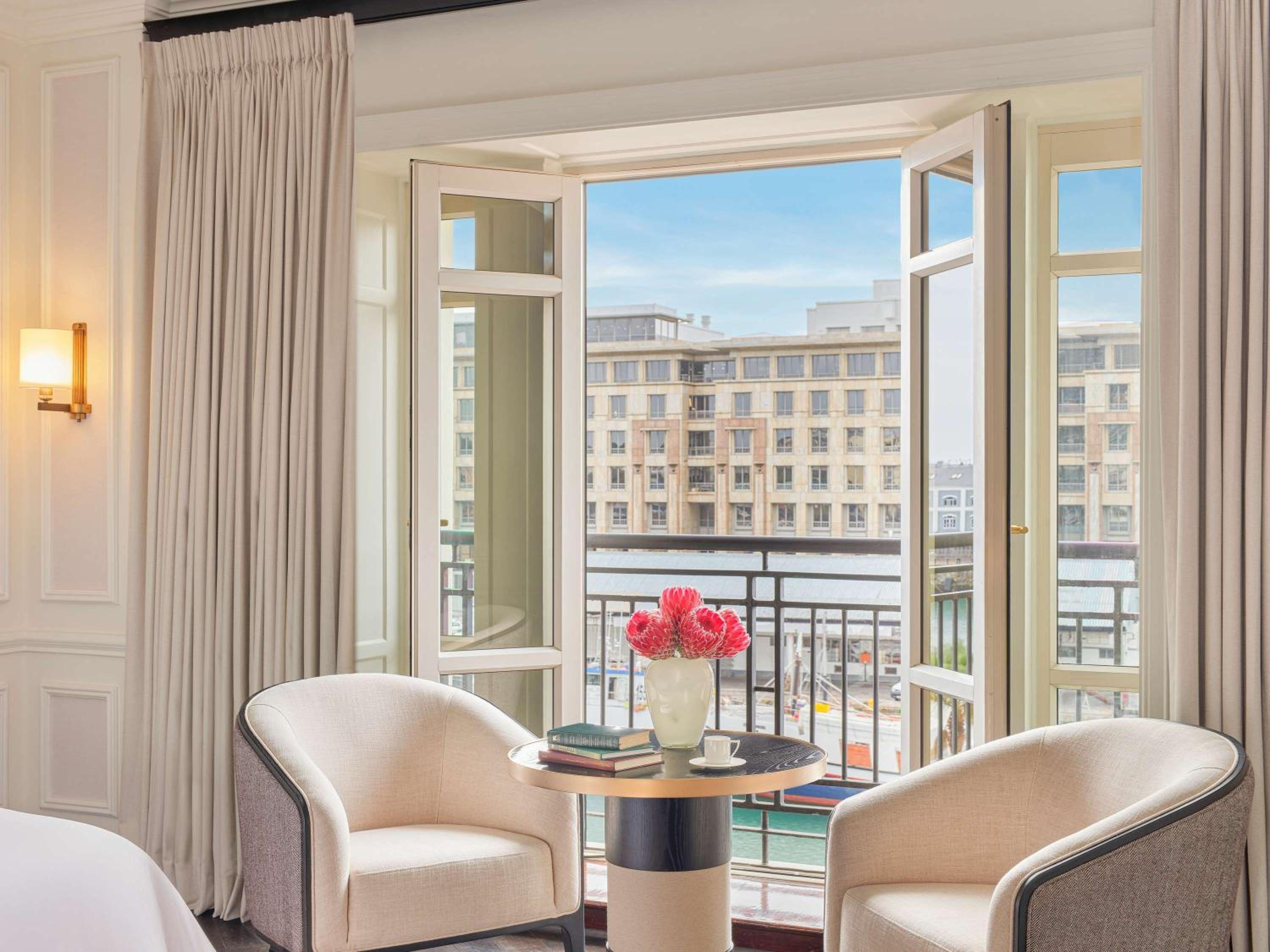 Deluxe Room with Mountain View - Photo 4