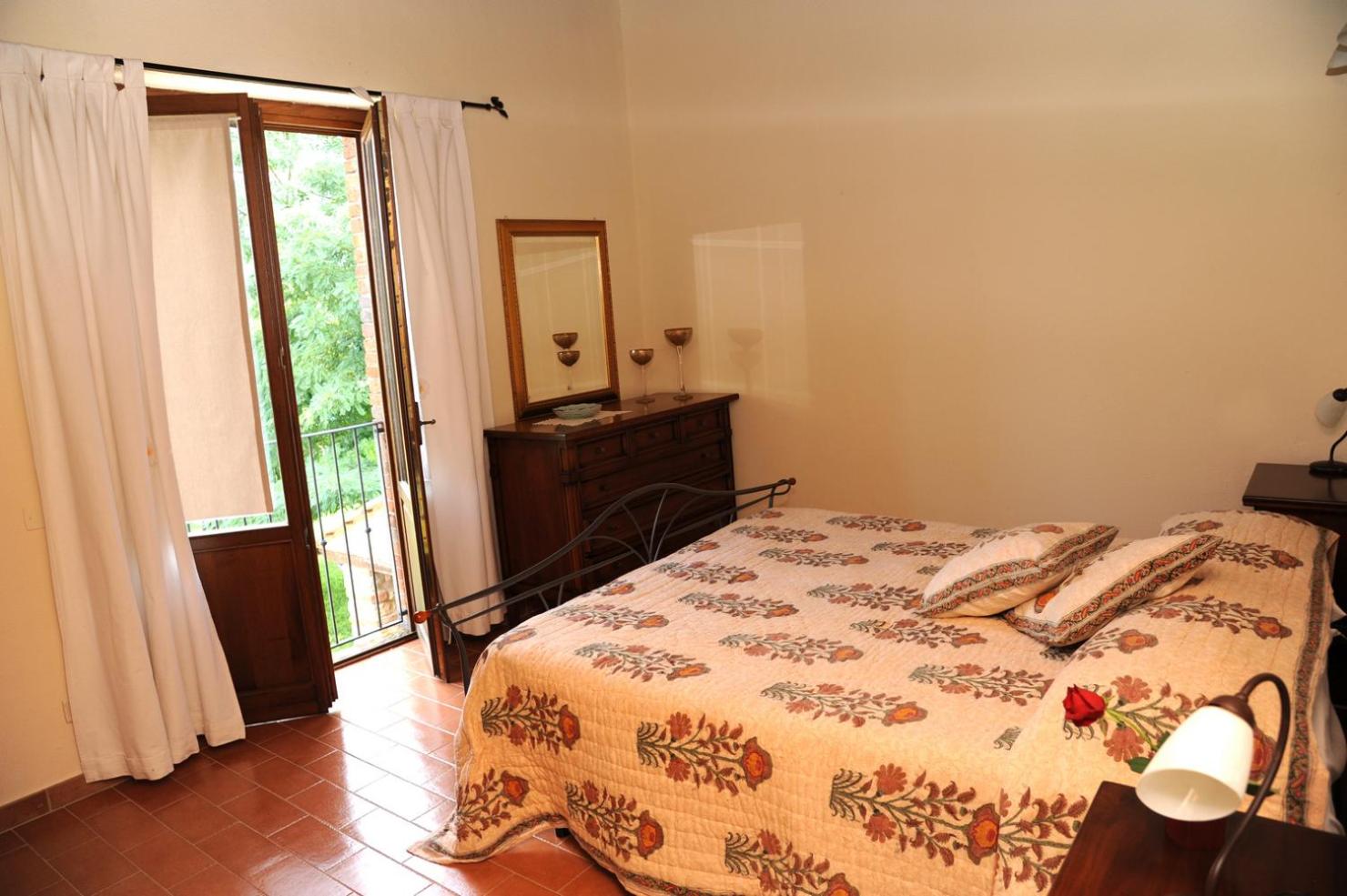 Two-Bedroom Apartment with Balcony and Terrace photo 2