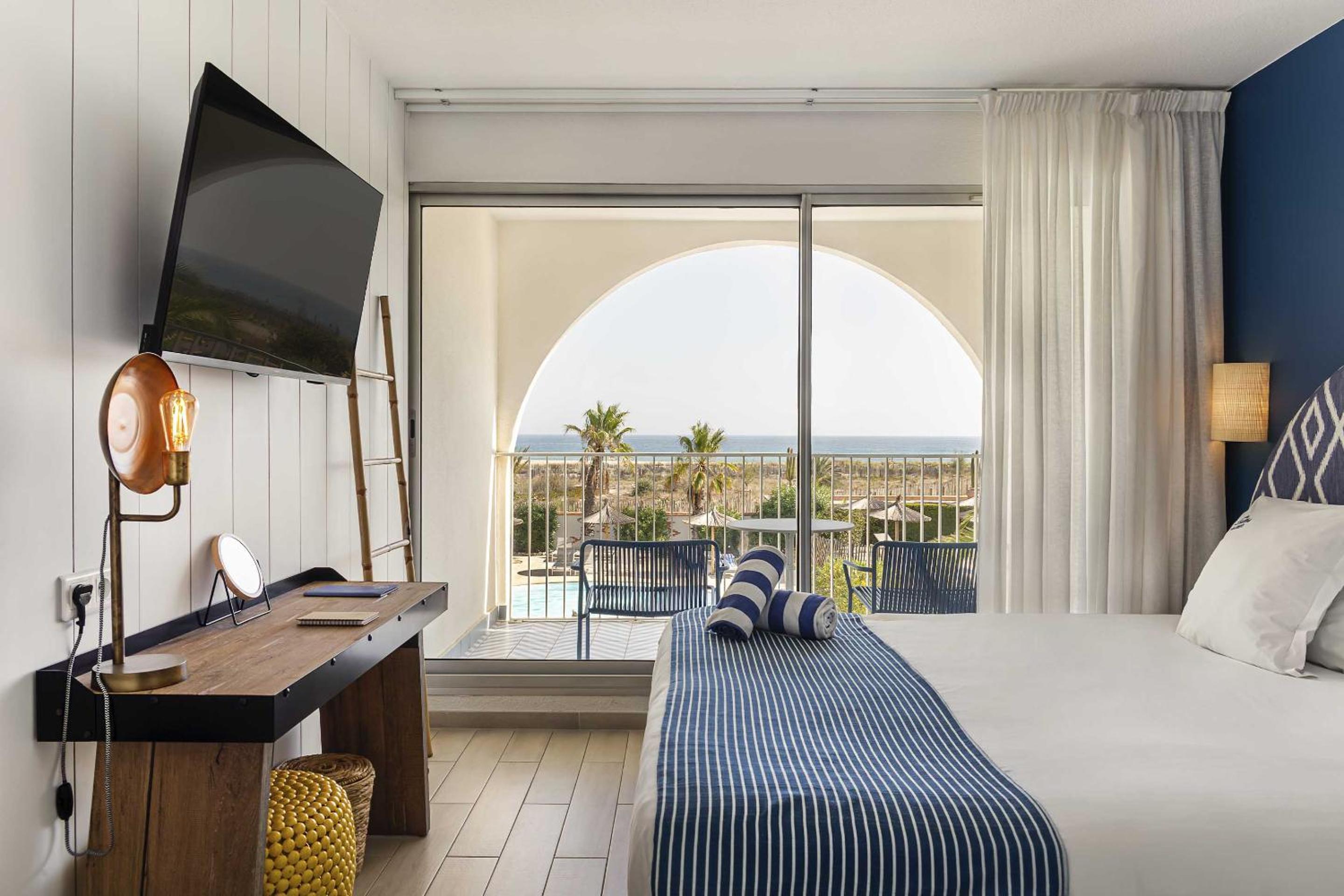 Double Room with Sea View - Photo 2