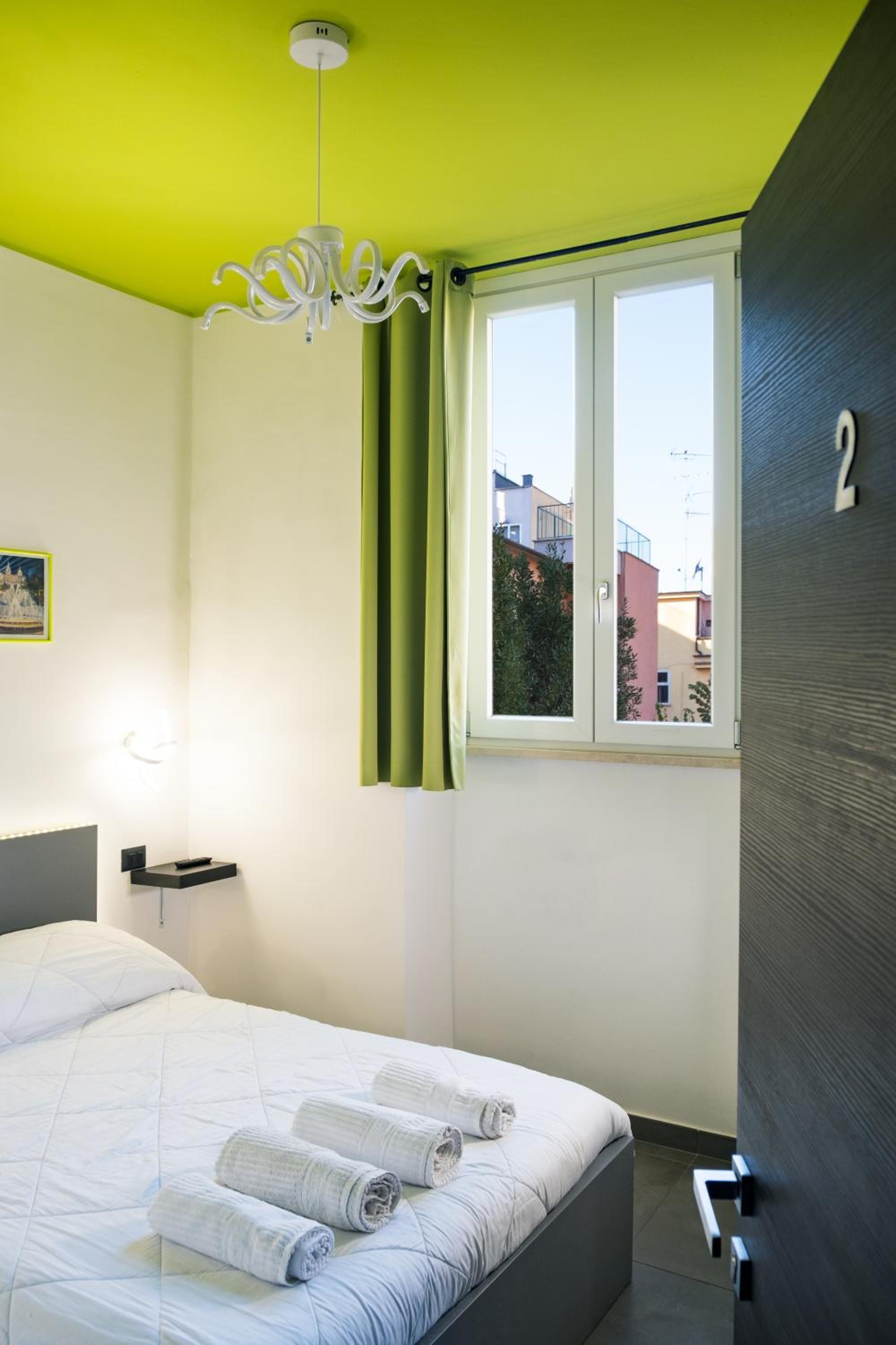 Deluxe Room - Photo 17