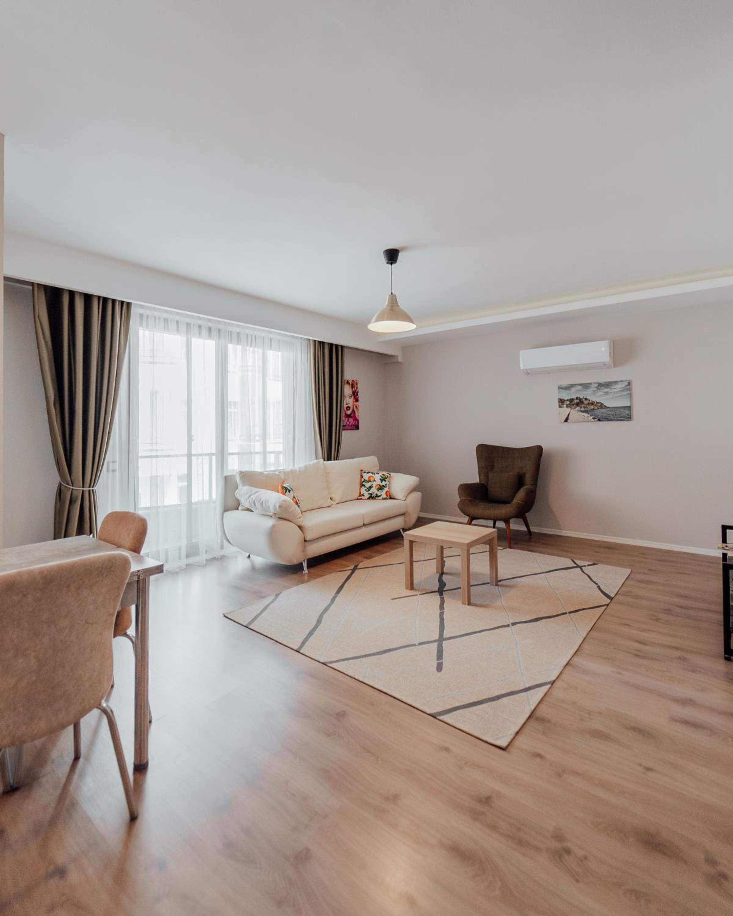 One-Bedroom Apartment - Photo 1