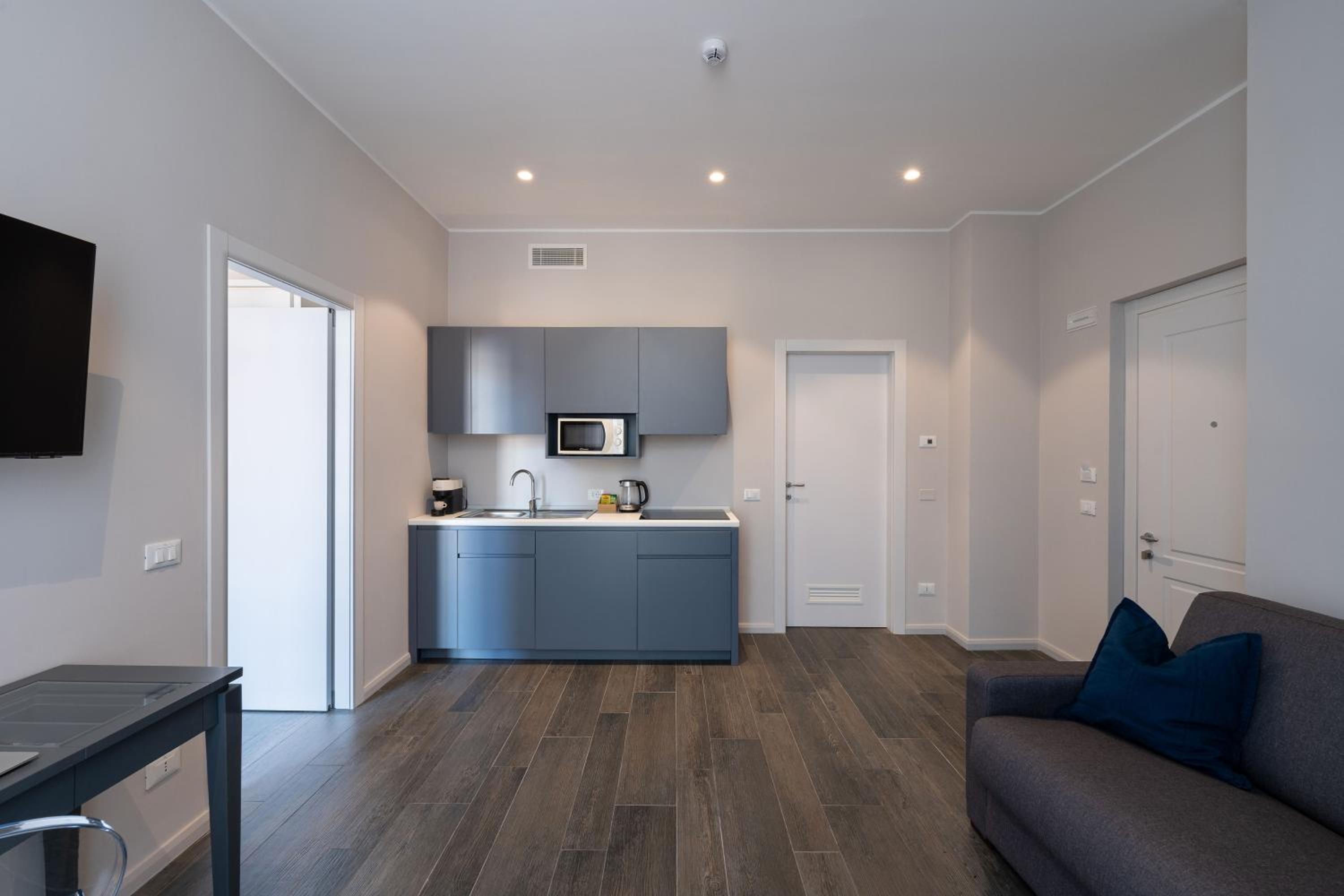 Suite - Photo 14