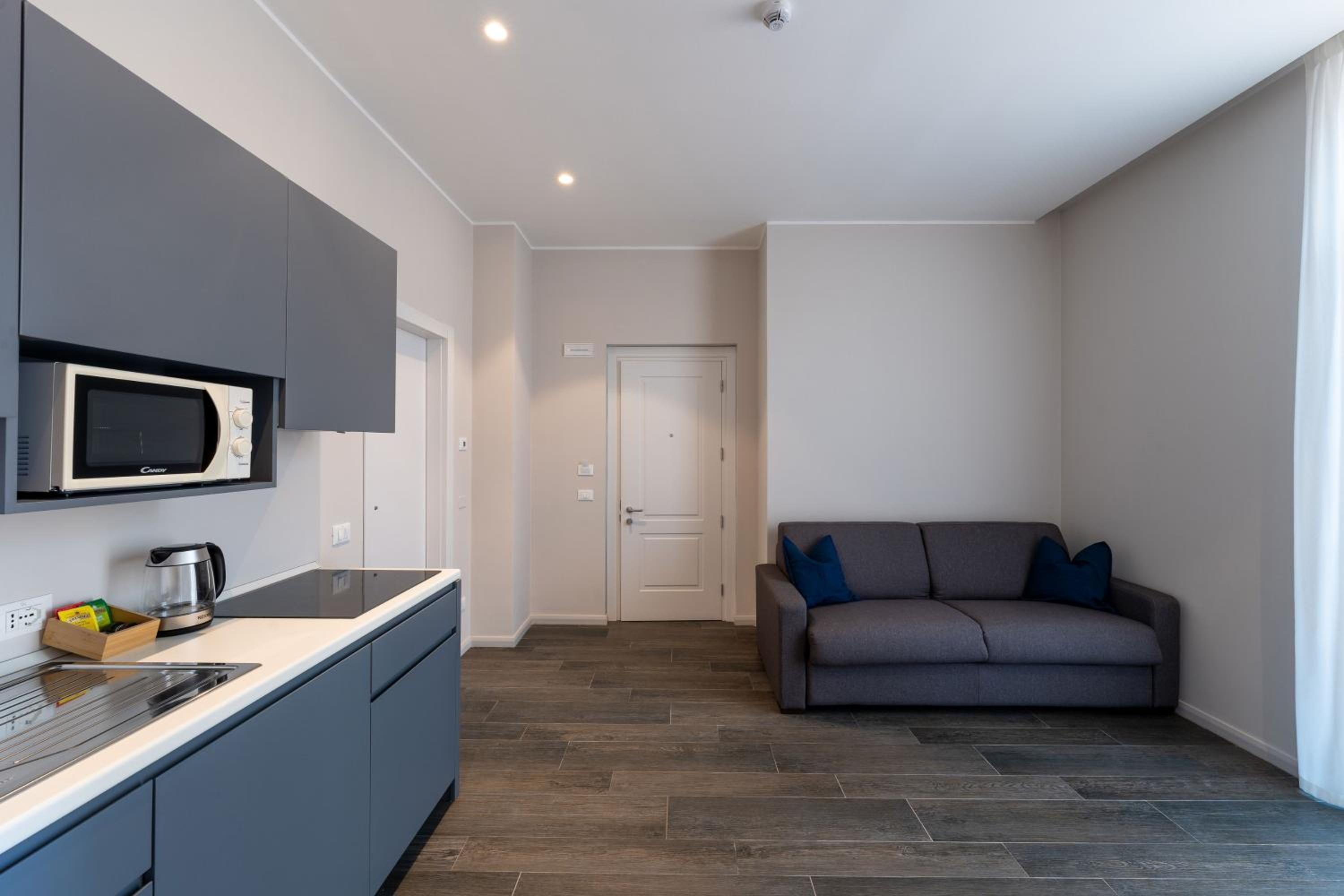 Suite - Photo 12