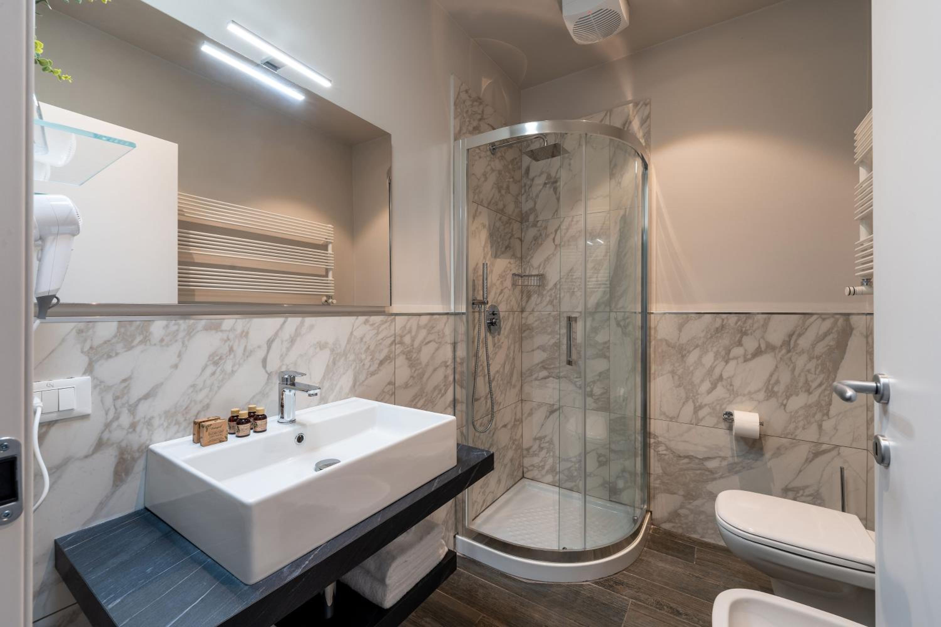 Suite - Photo 2