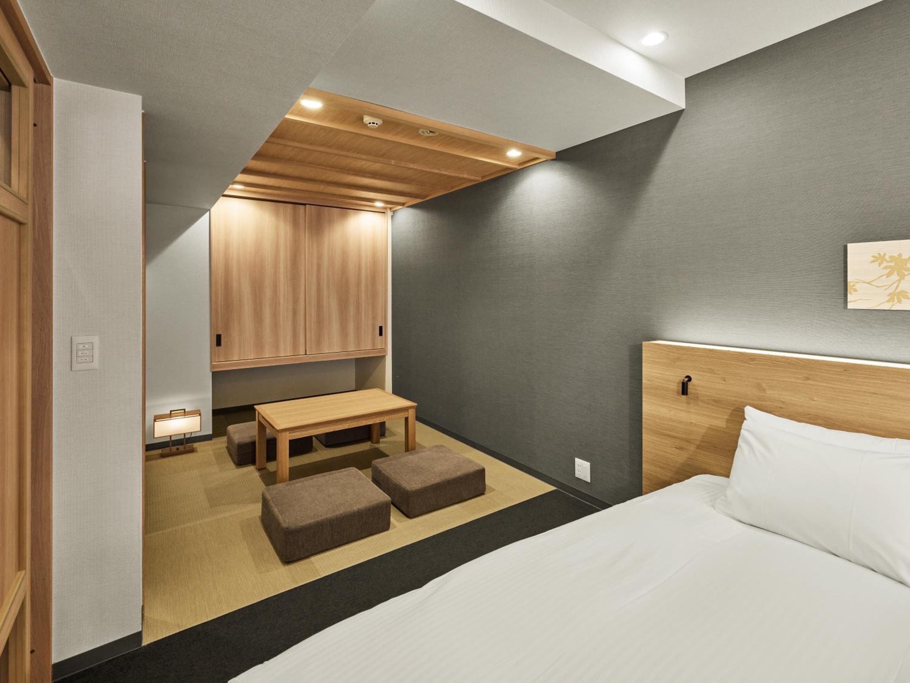 Deluxe One-Bedroom Japanese Apartment thumbnail 6