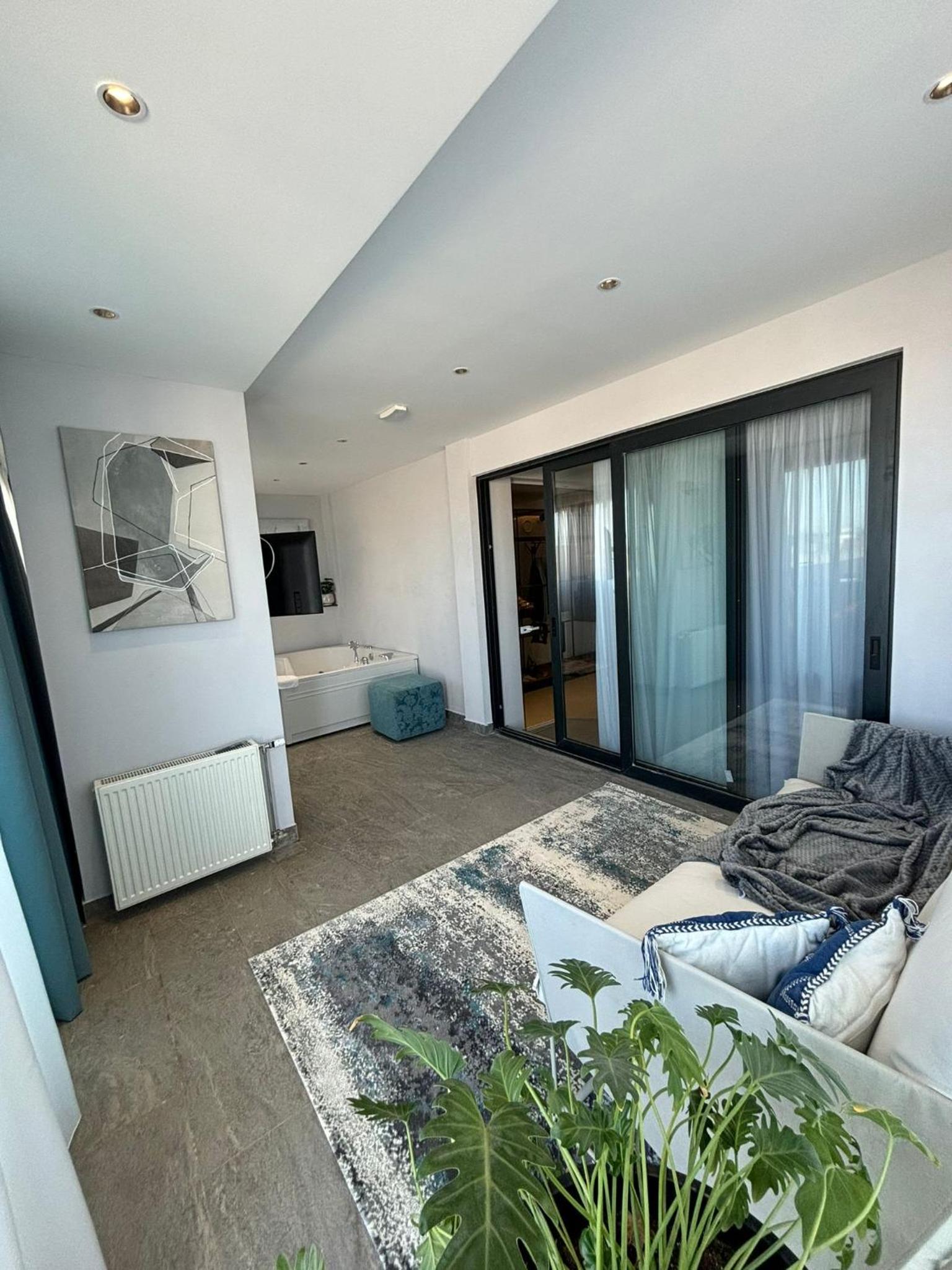 Double Room with Terrace - Photo 6