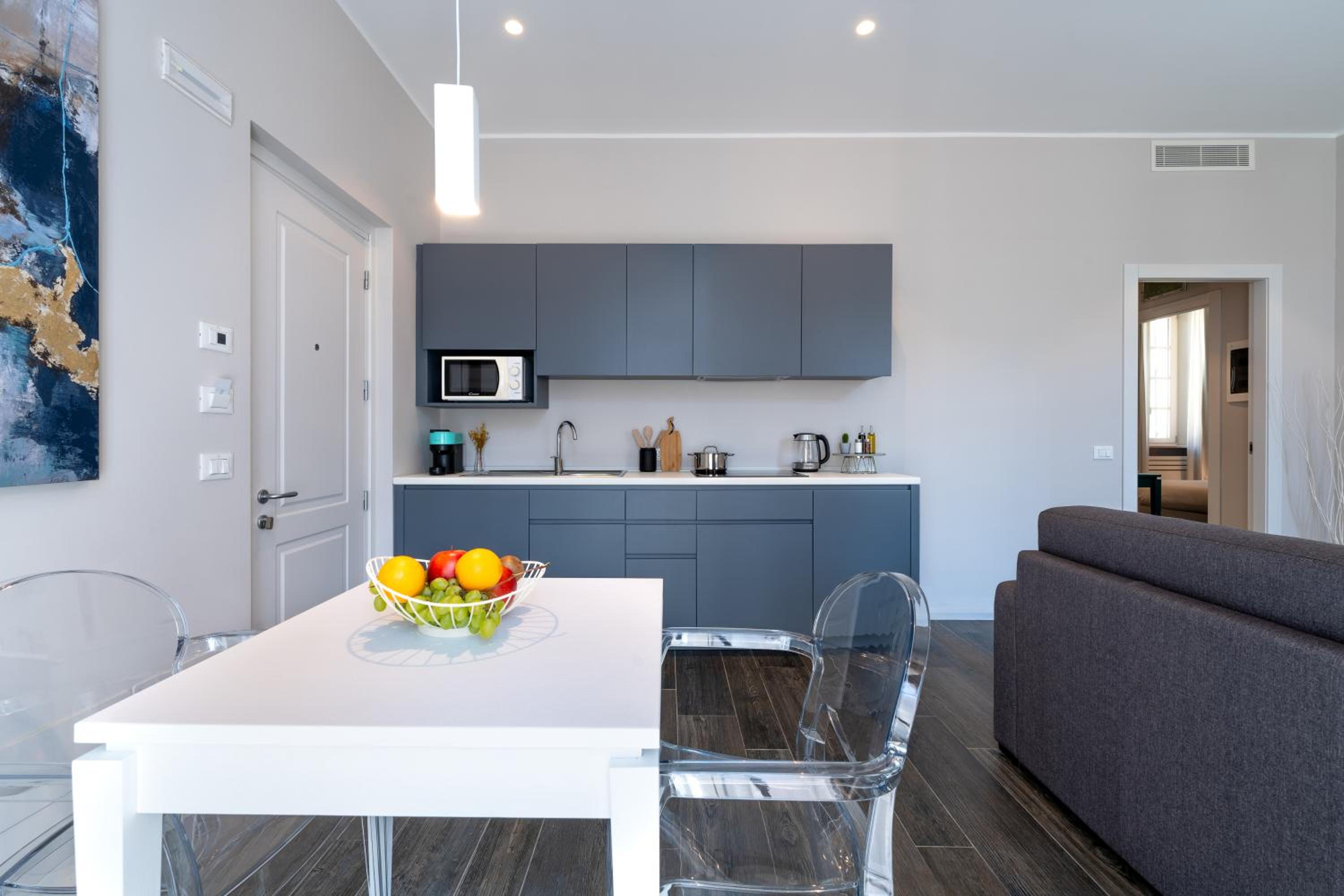 Suite - Photo 3