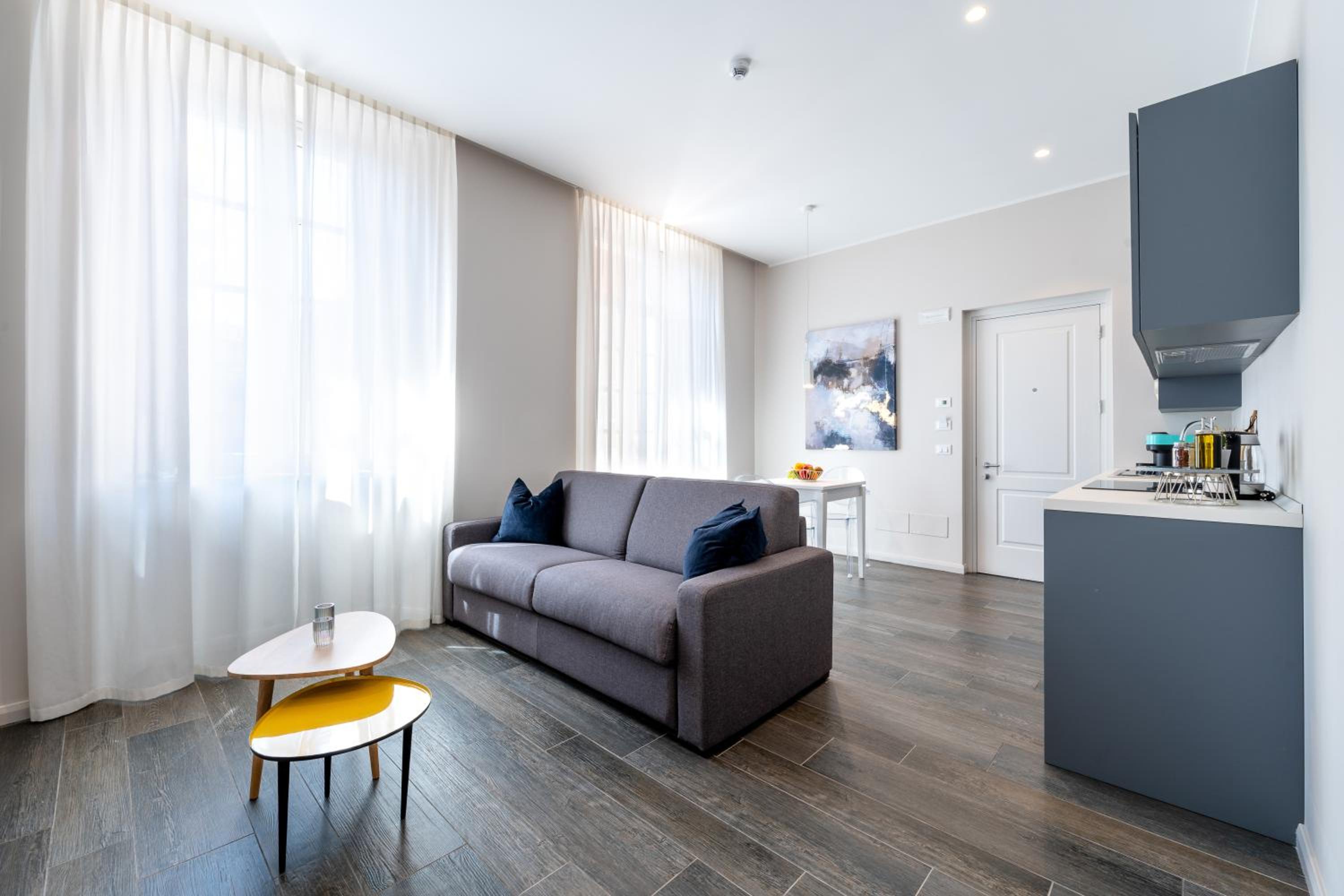 Suite - Photo 7