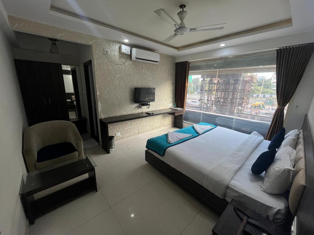 Deluxe Double Room - Photo 8
