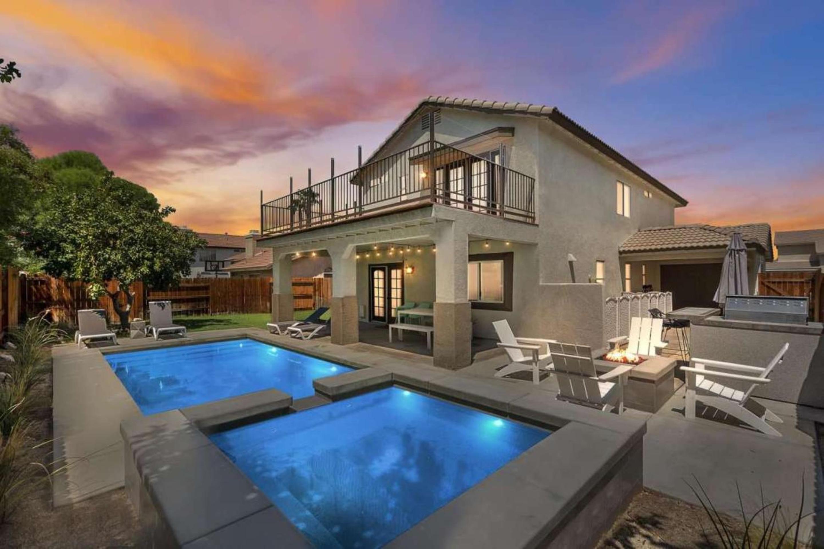 Five-Bedroom House photo 2