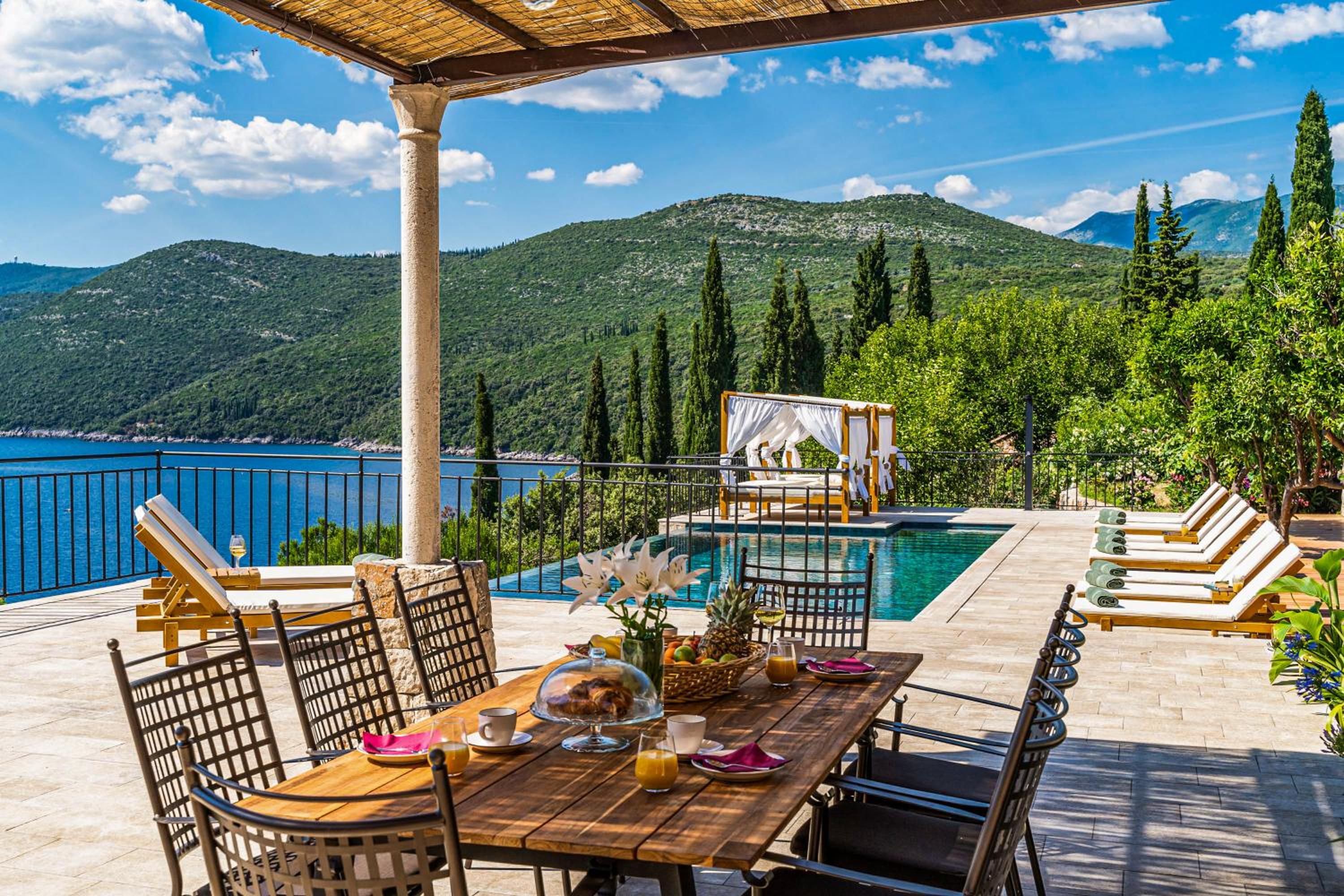 Four Bedroom Villa With Pool photo 2