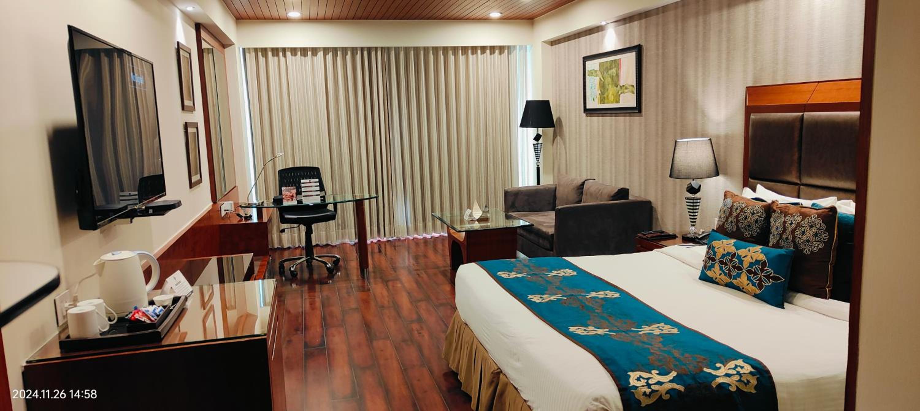 Executive Room - Photo 7