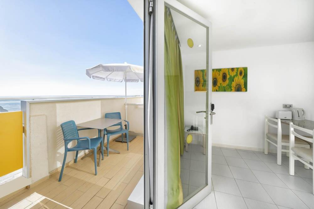 Classic One Bedroom Apartment with small balcony - Photo 12