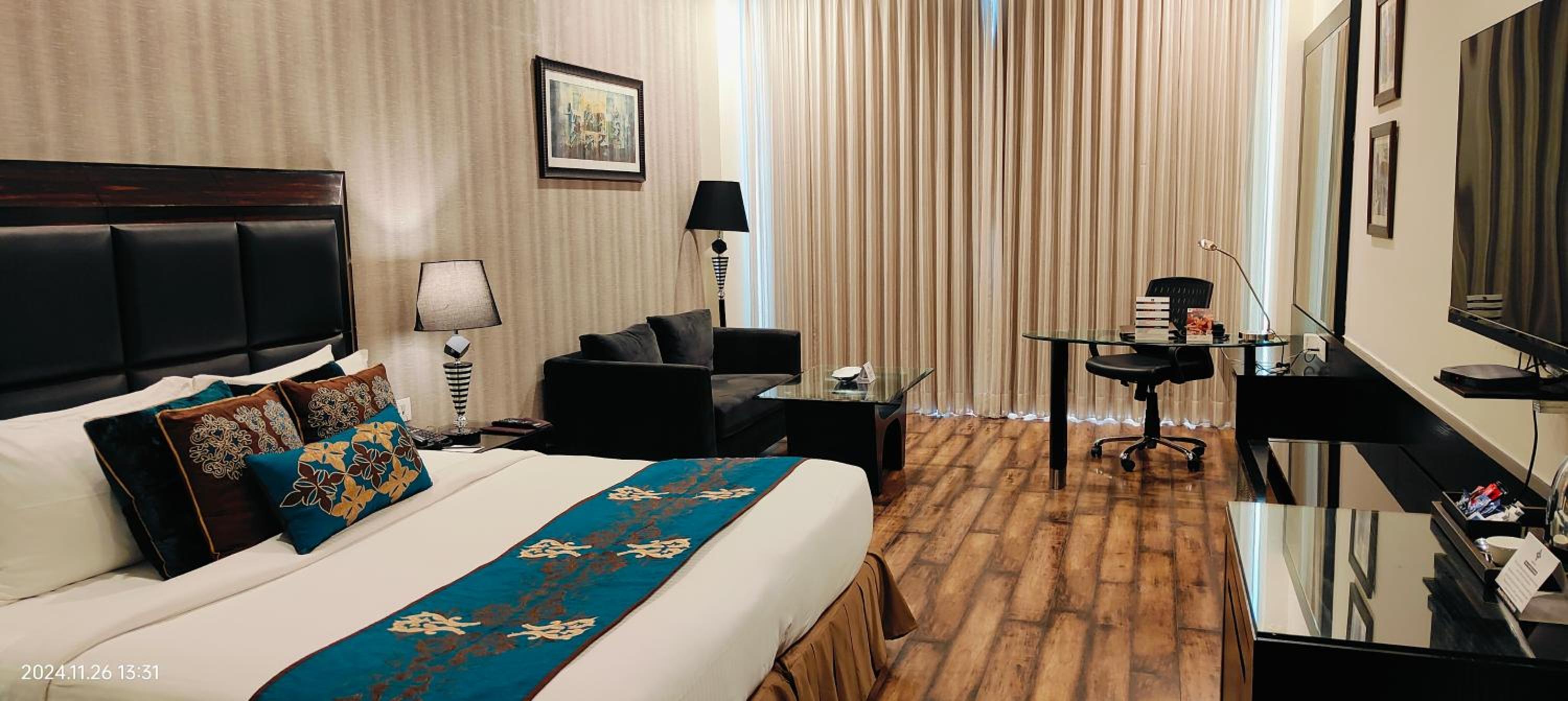 Executive Room - Photo 5