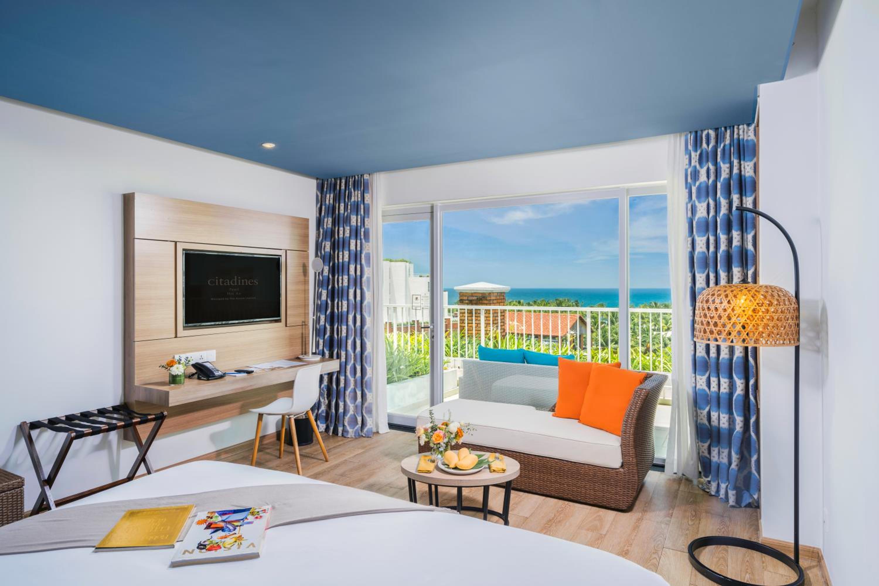 Deluxe King Ocean View photo 1