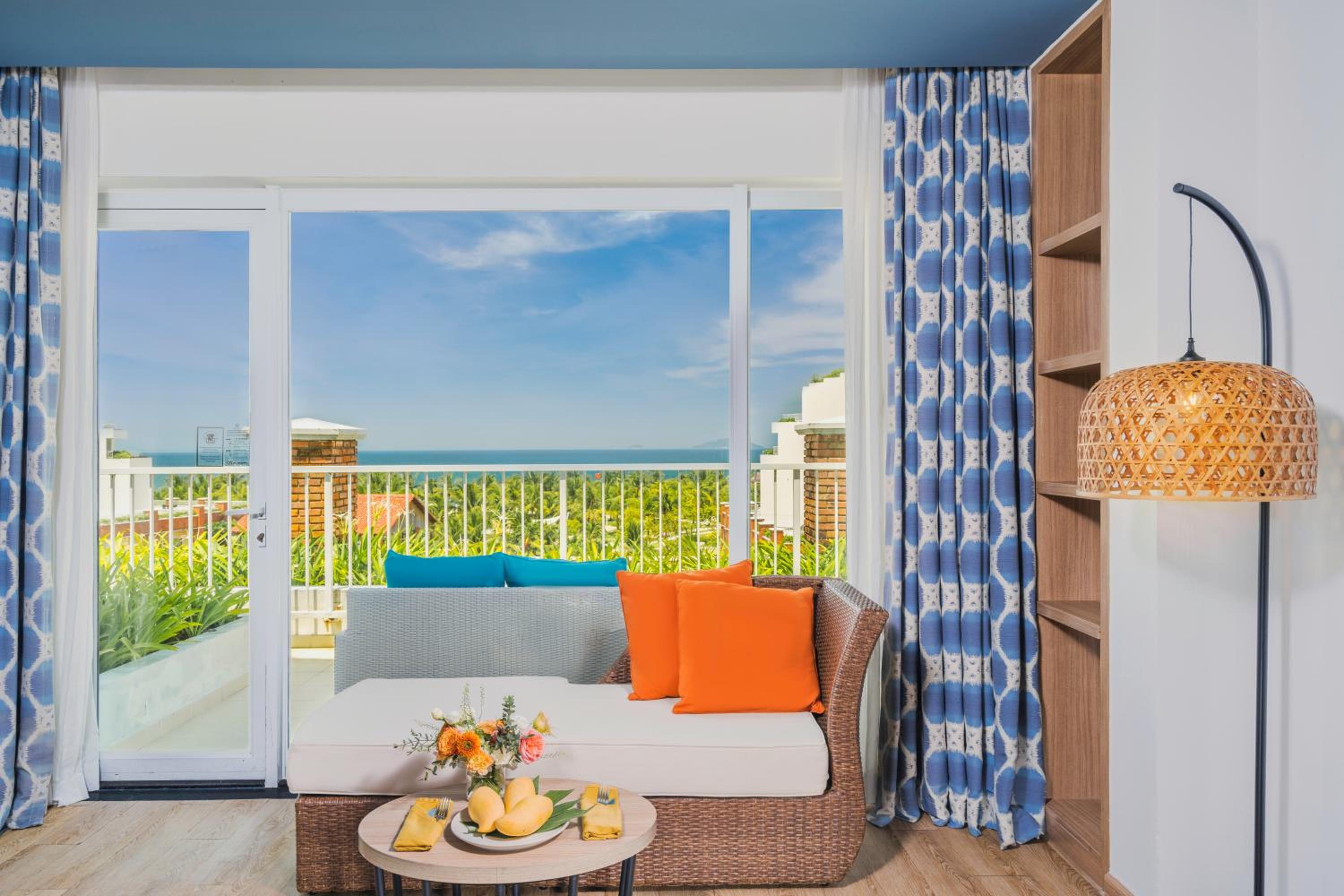 Deluxe King Ocean View photo 2