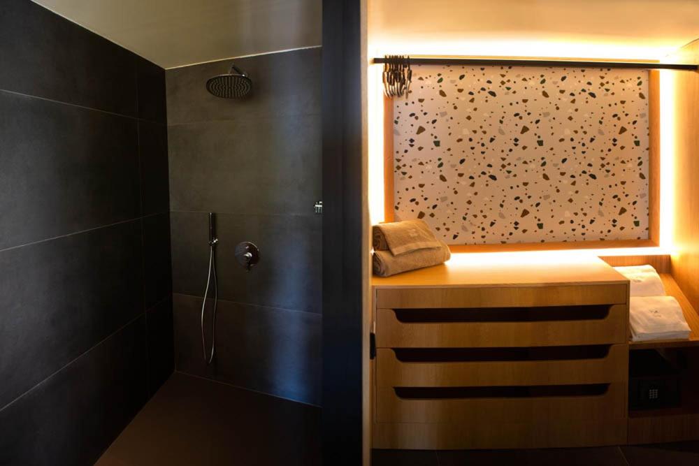 Superior Double Room with balcony, sea view and air conditioning thumbnail 6