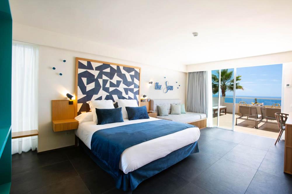 Superior Double Room with balcony, sea view and air conditioning
