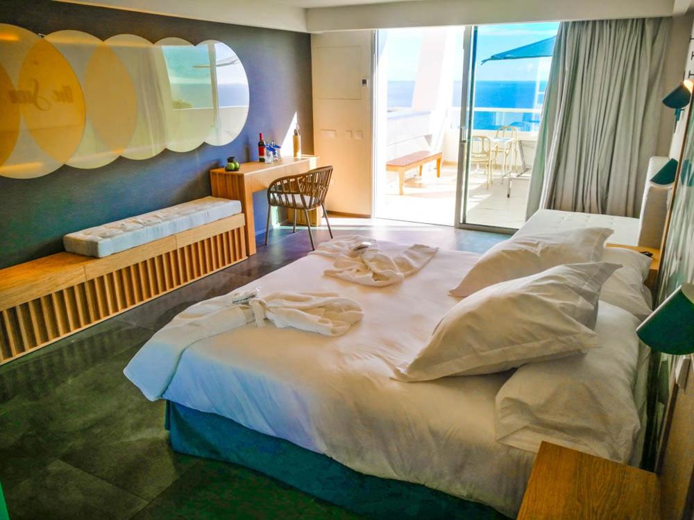 Superior Double Room with balcony, sea view and air conditioning