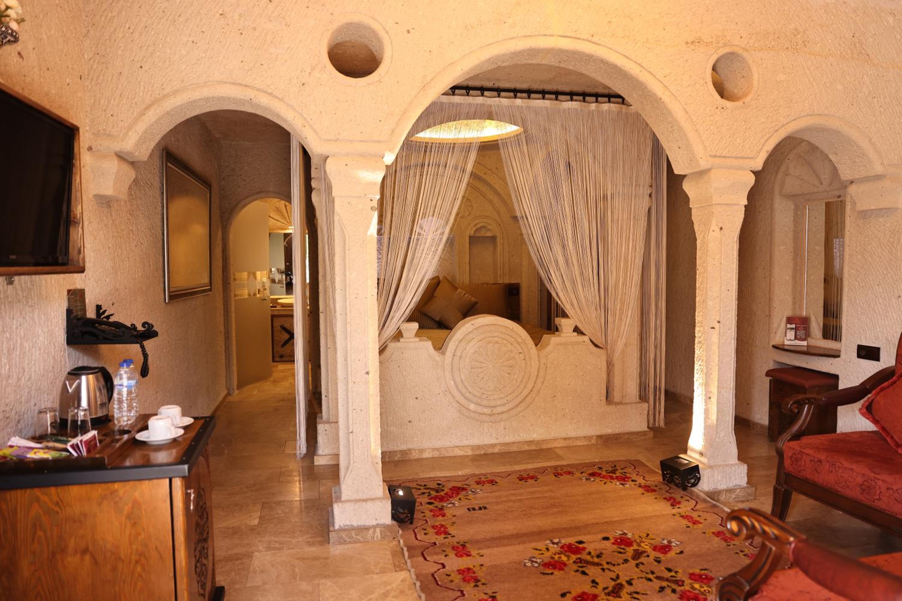 Cave Suite