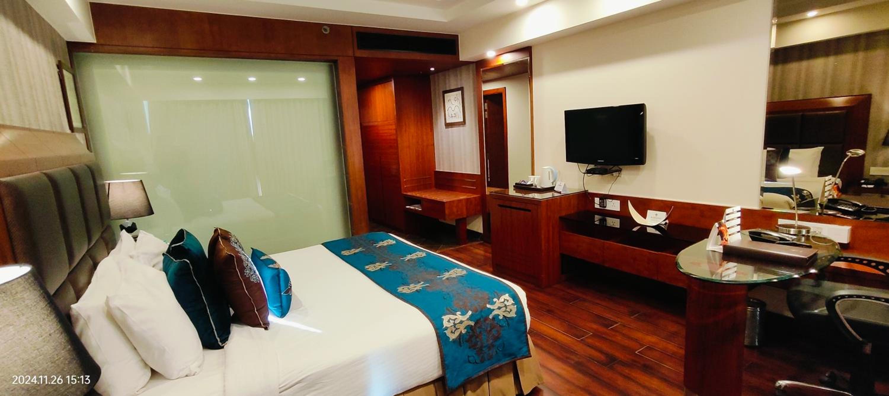 Deluxe Room - Photo 5