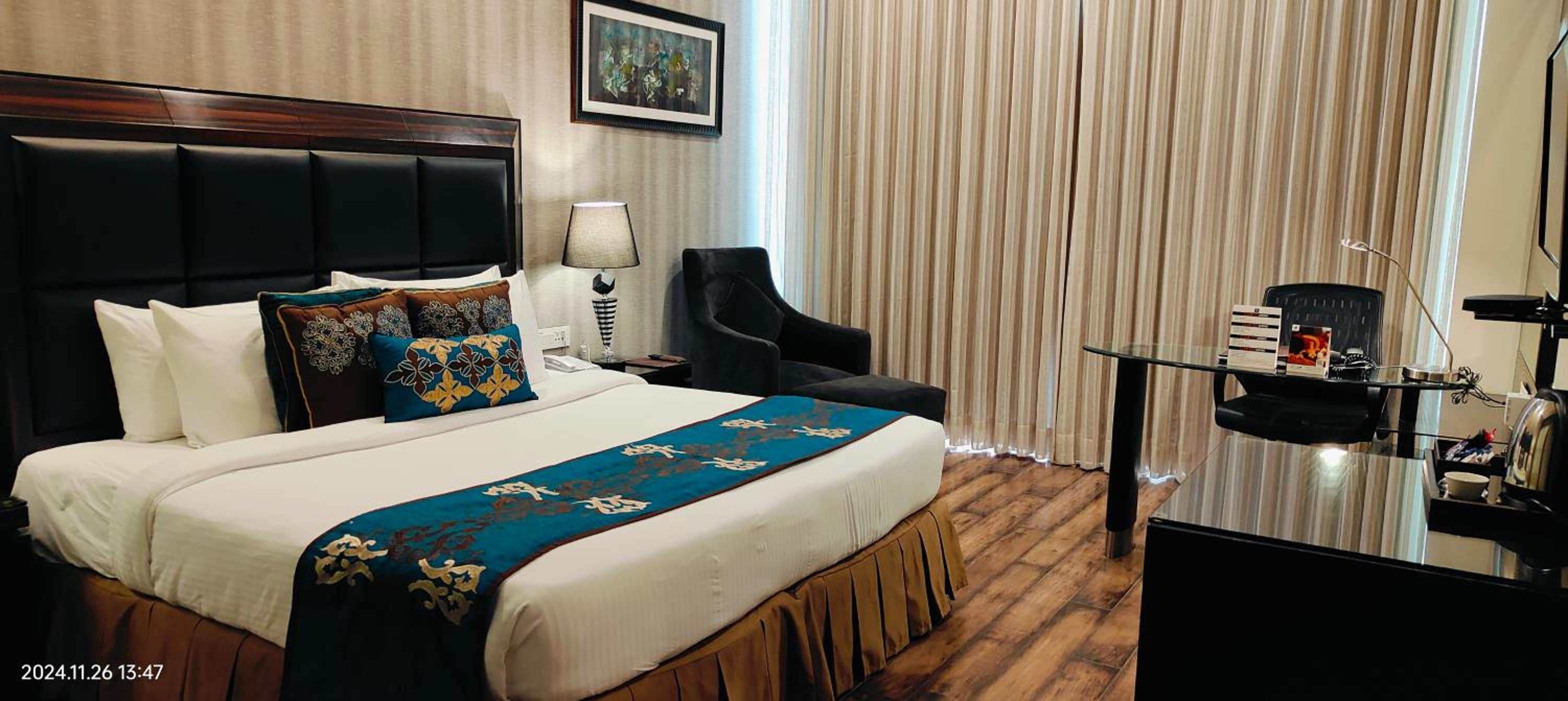 Deluxe Room - Photo 7