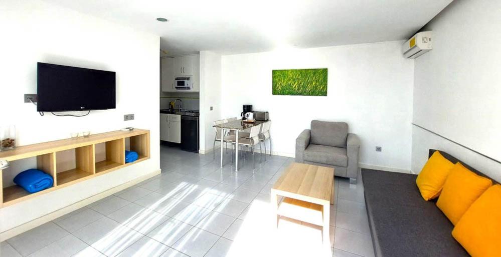 Premium One bedroom apartment with balcony, sea view and Air Conditioning - Photo 10