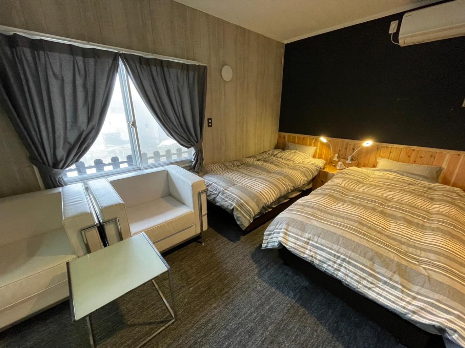 Standard Twin Room with Shared Bathroom photo 1