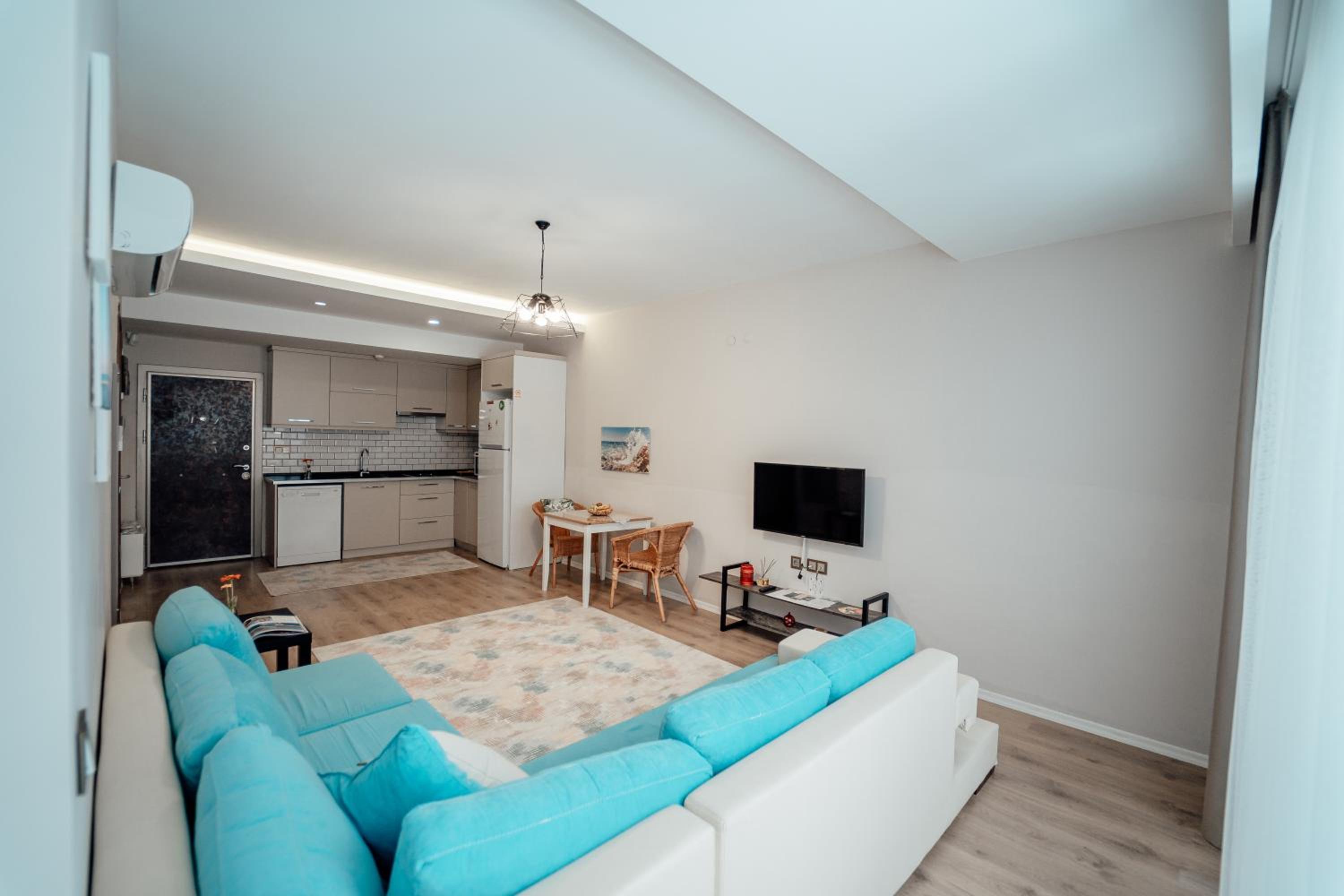 One-Bedroom Apartment - Photo 8