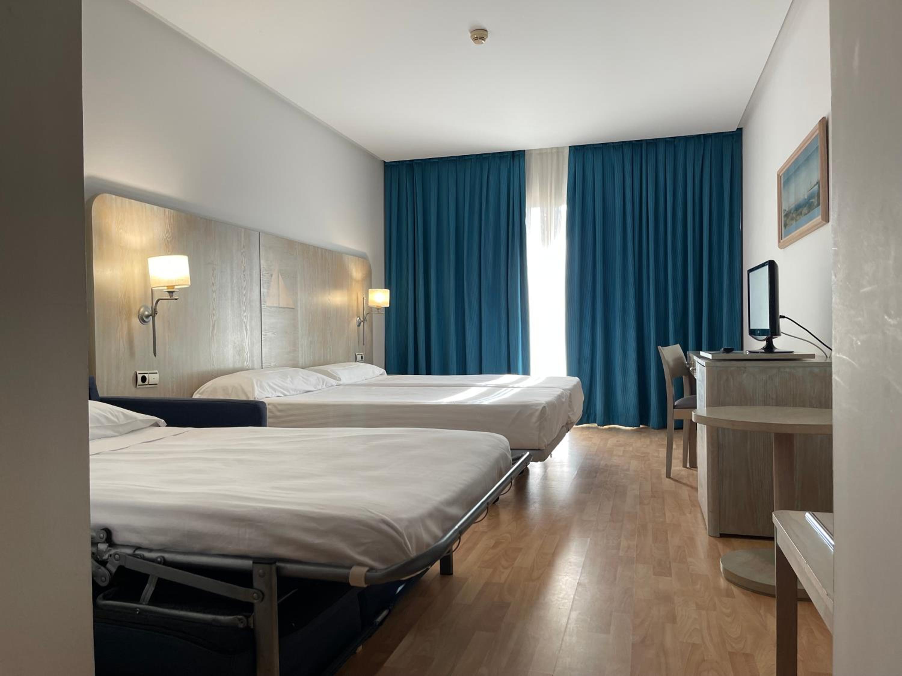 Double Or Twin Room - Photo 2