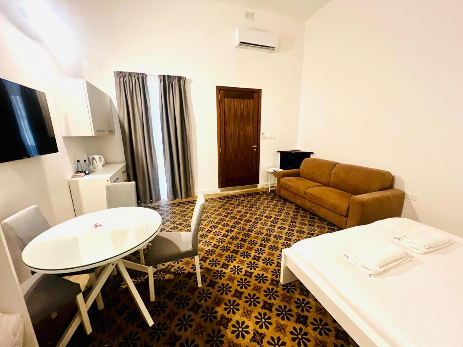 King Studio With Sofa Bed