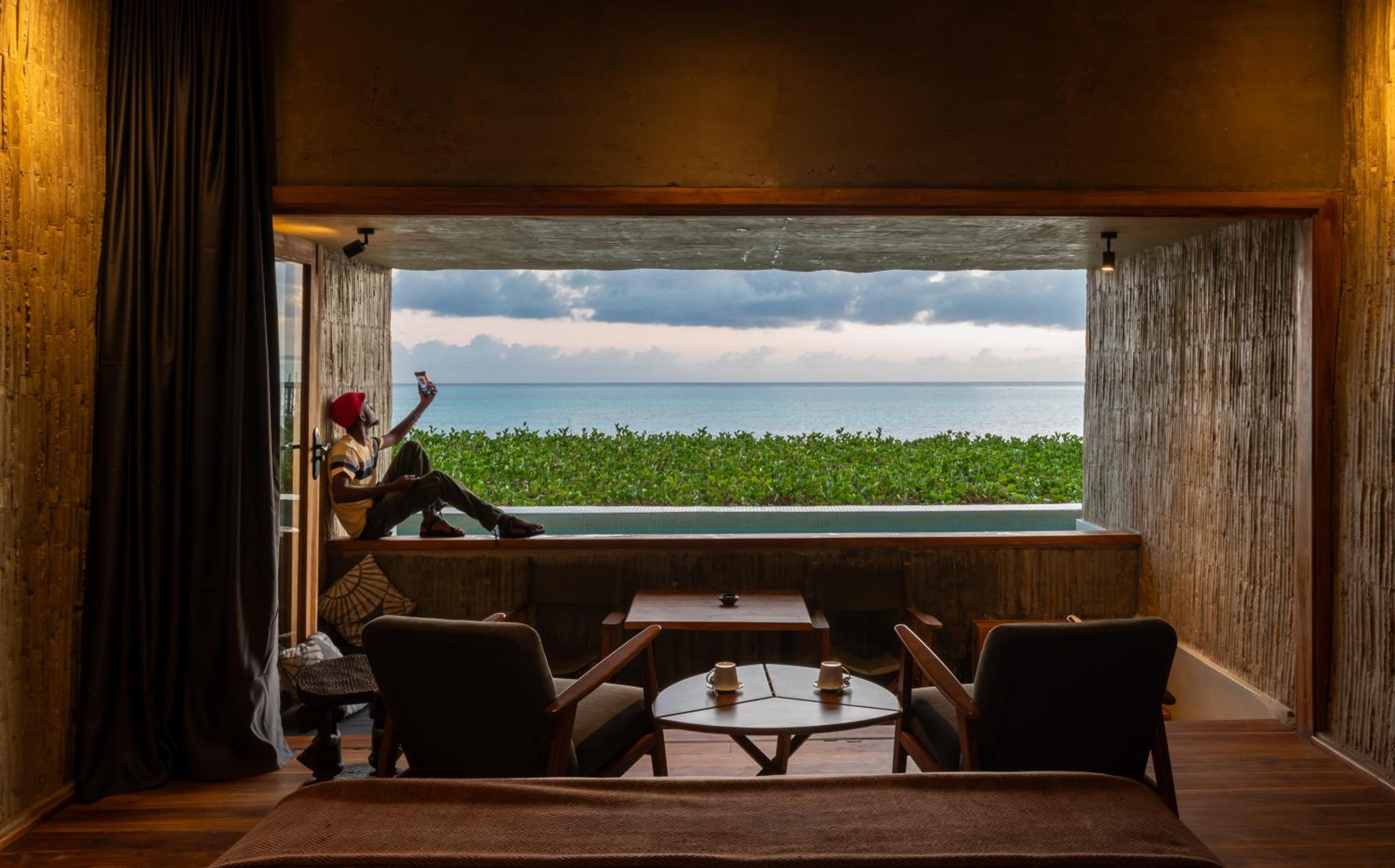 Deluxe Suite with Sea View - Photo 10