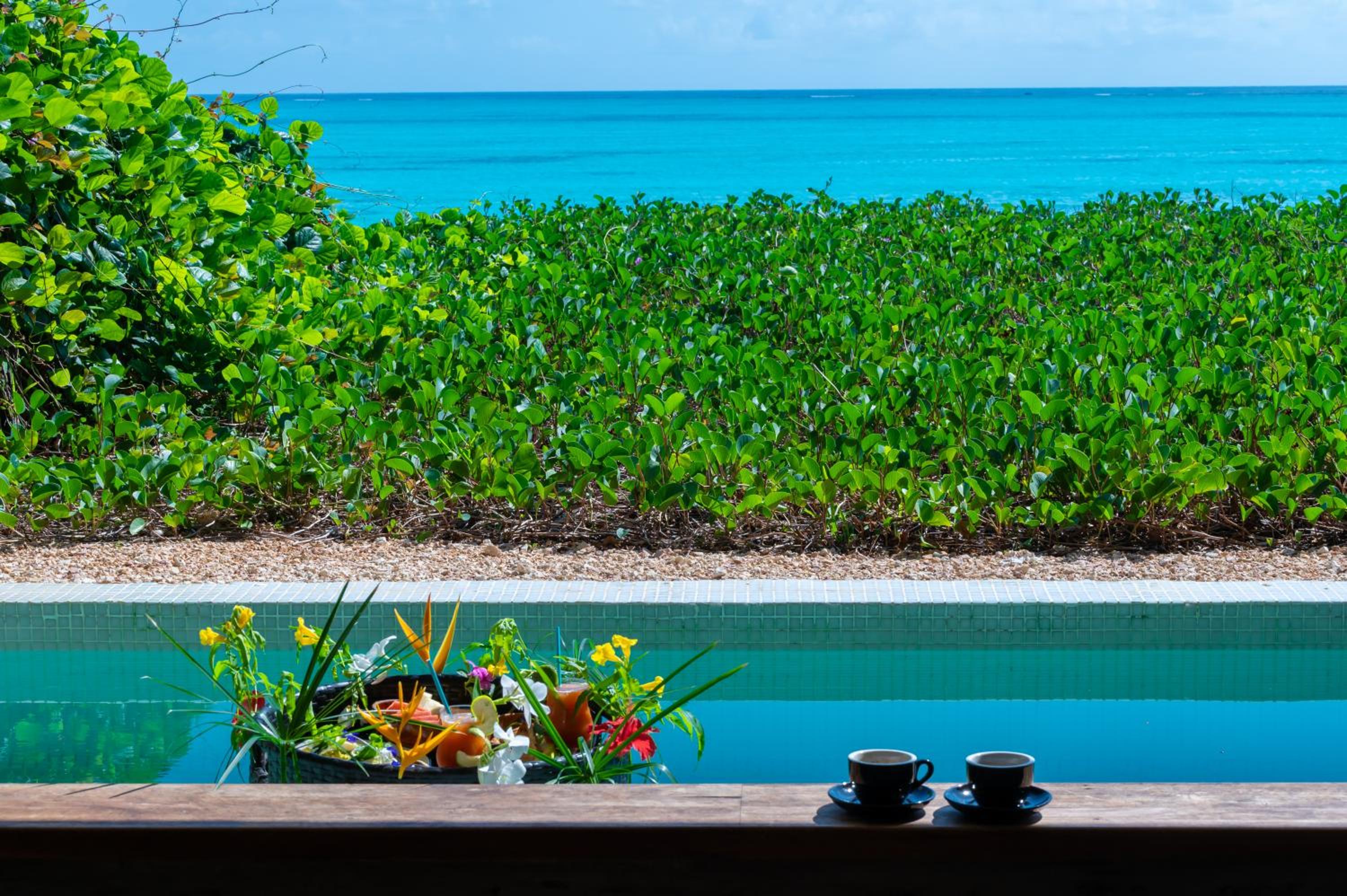 Deluxe Suite with Sea View - Photo 11