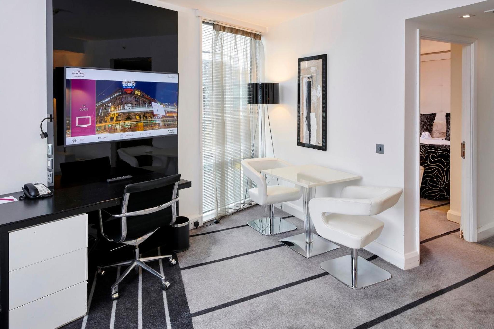 One-Bedroom King Suite - Photo 4