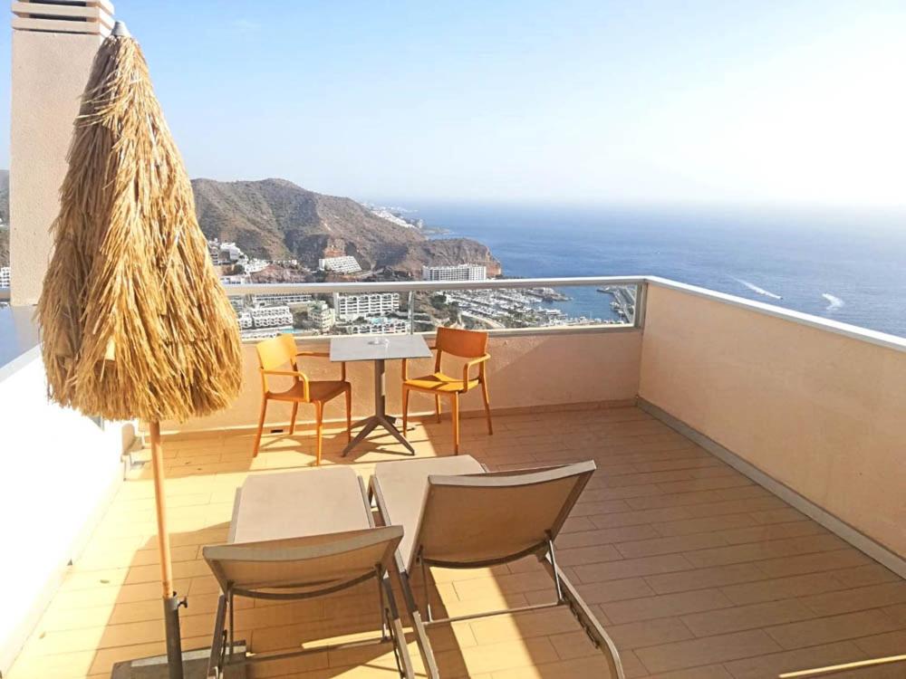 Classic One Bedroom Apartment with Balcony and Sea View and Air Conditioning