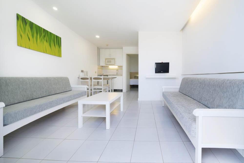 Classic One Bedroom Apartment with Balcony and Sea View