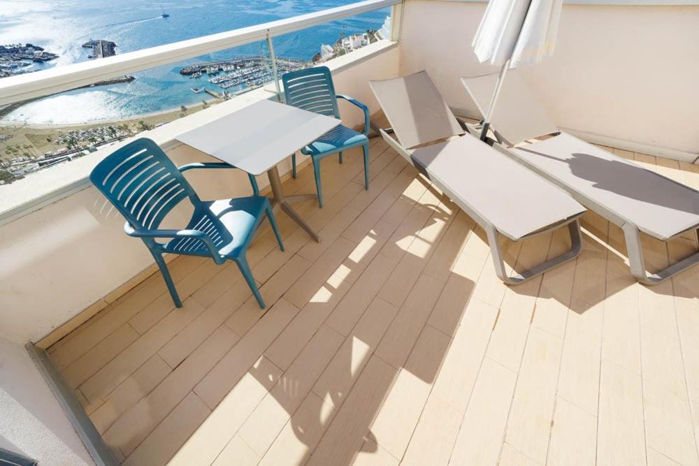 Classic One Bedroom Apartment with Balcony and Sea View - Photo 11