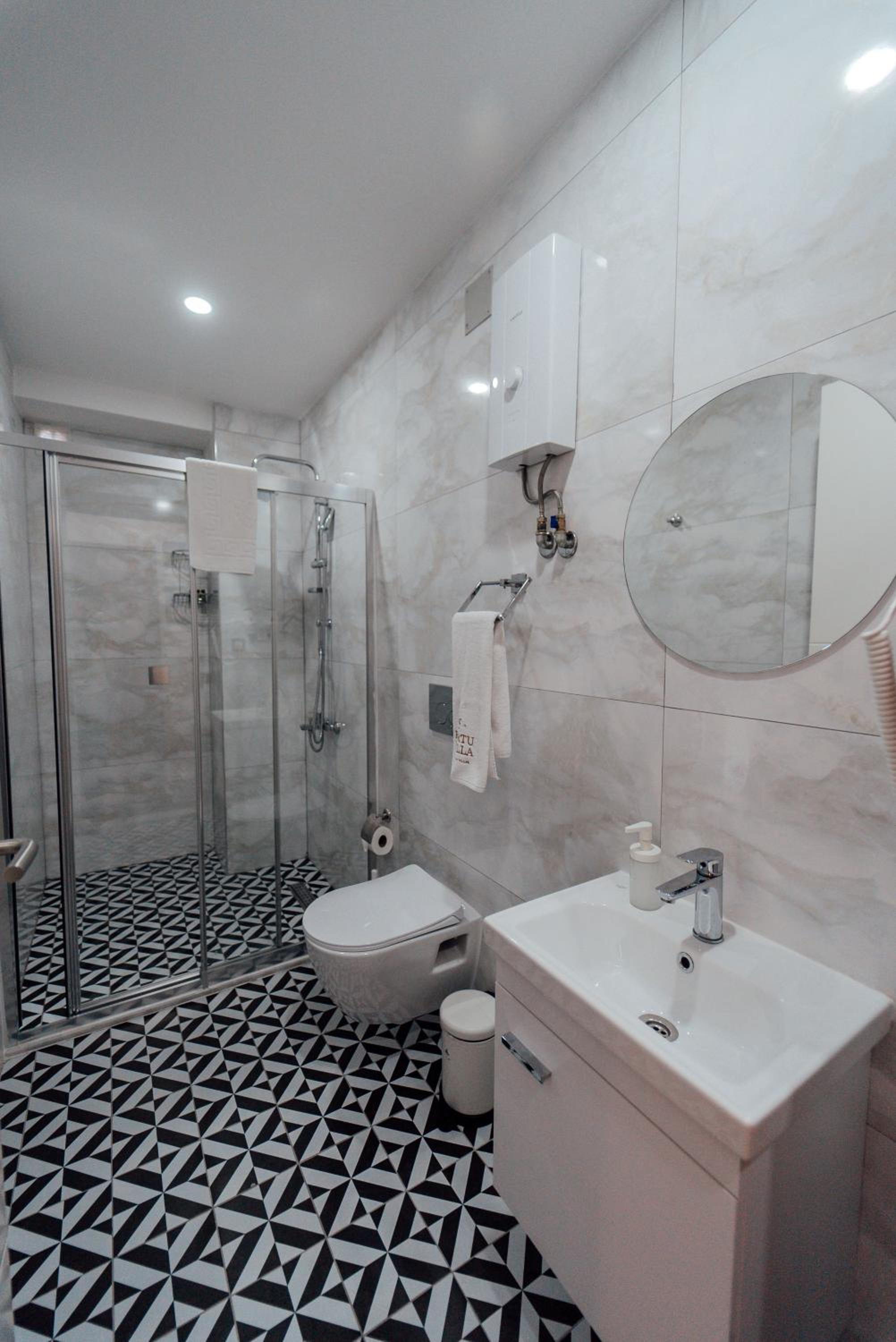 Standard Double or Twin Room - Photo 13