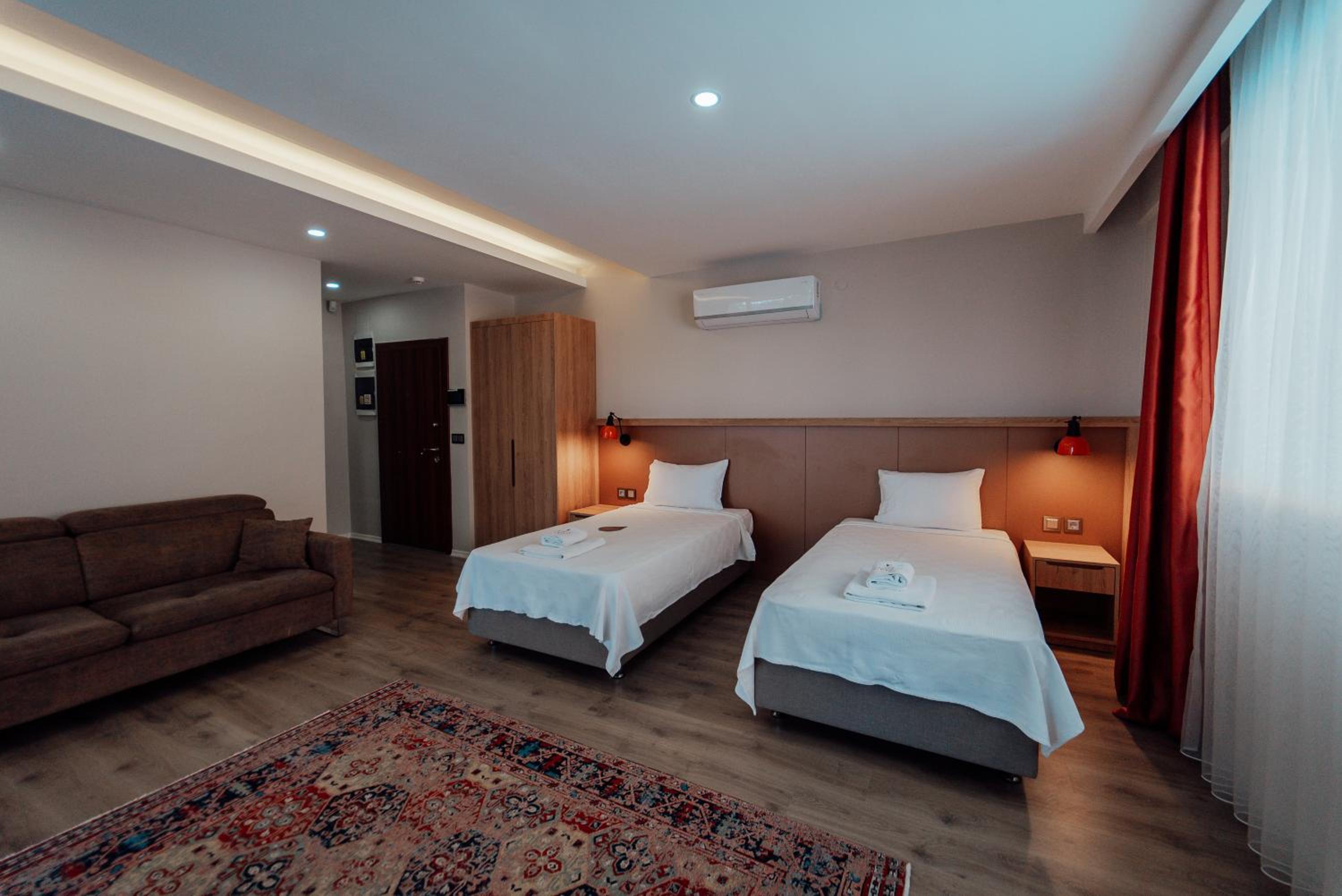 Standard Double or Twin Room - Photo 12