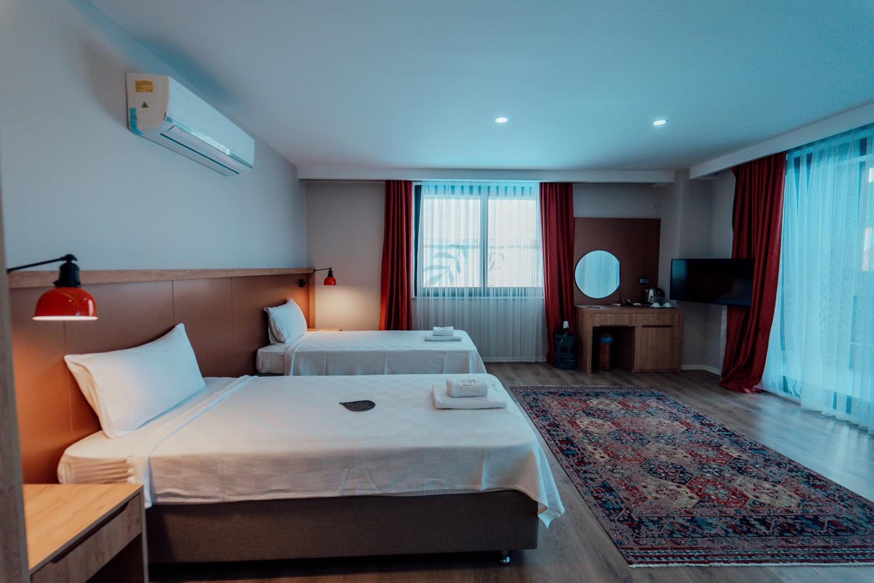 Standard Double or Twin Room - Photo 10