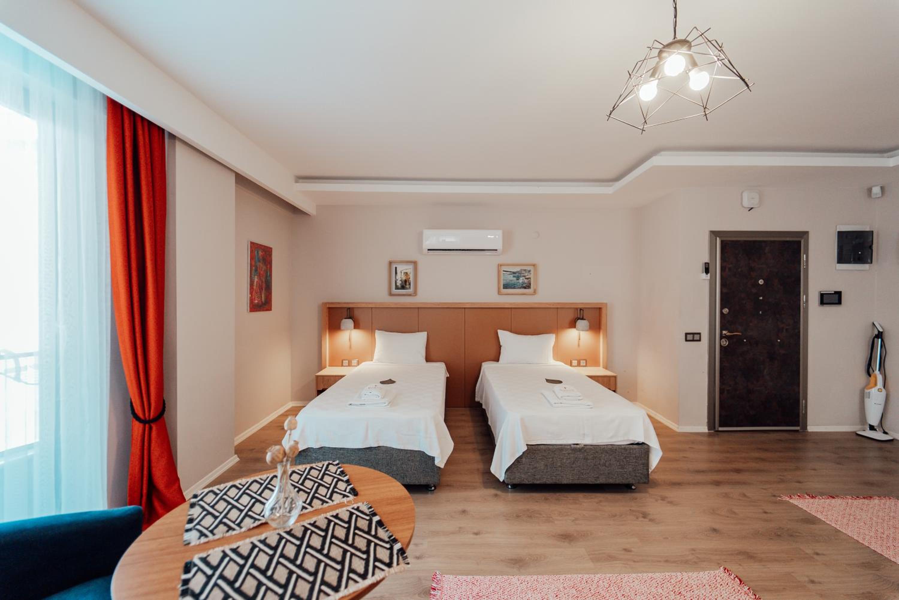 Standard Double or Twin Room - Photo 8