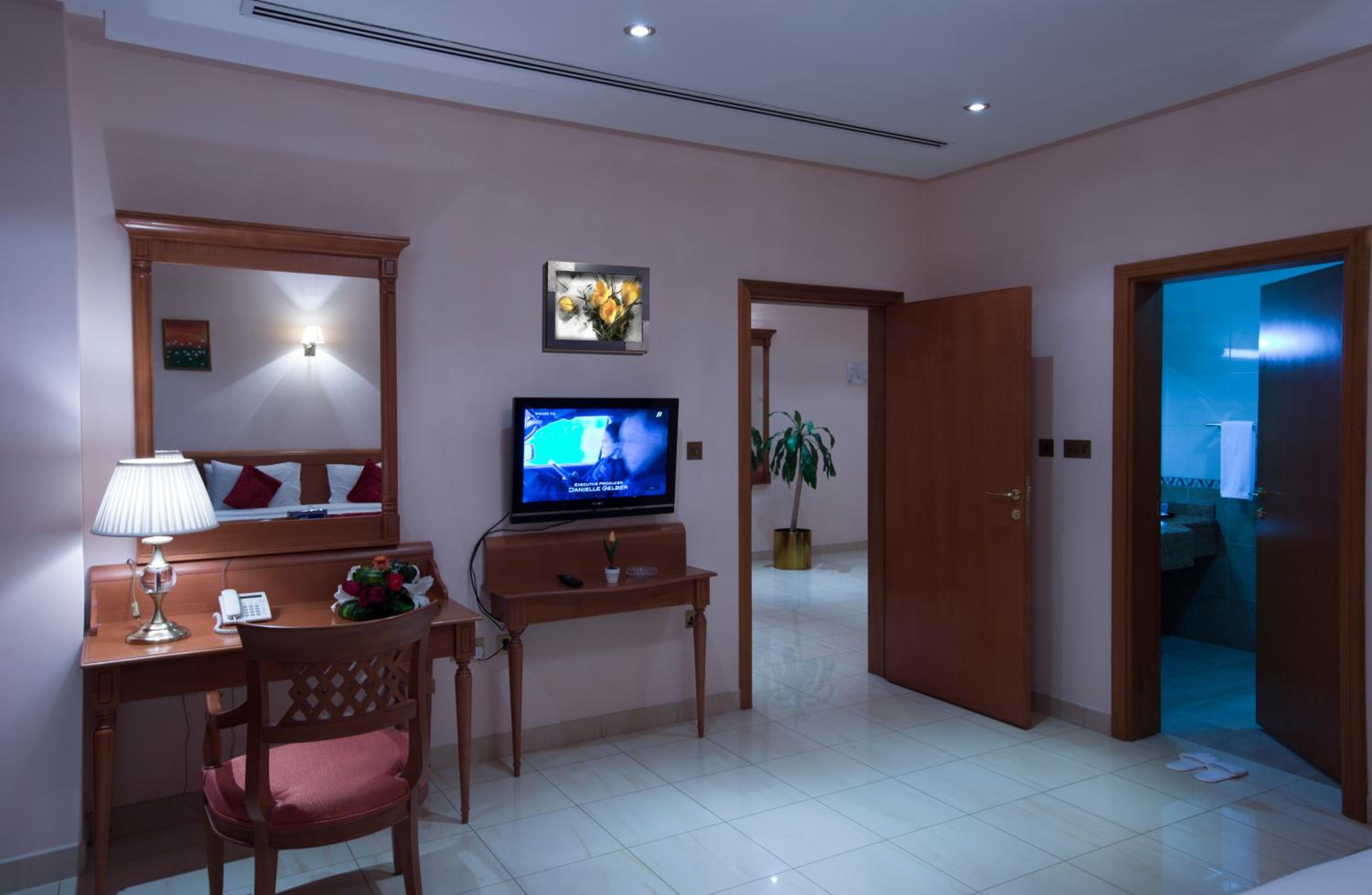 One-Bedroom King Suite - Photo 38