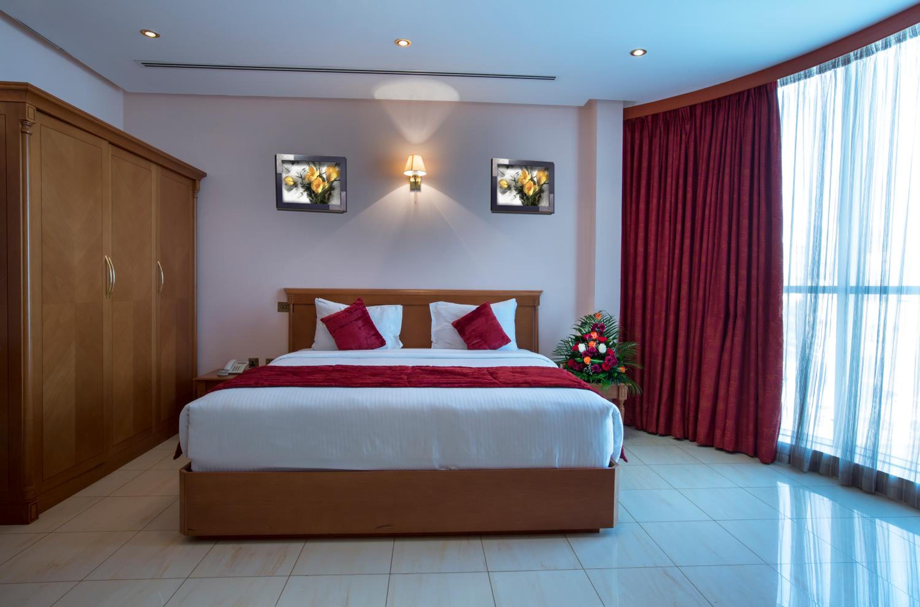 One-Bedroom King Suite - Photo 2